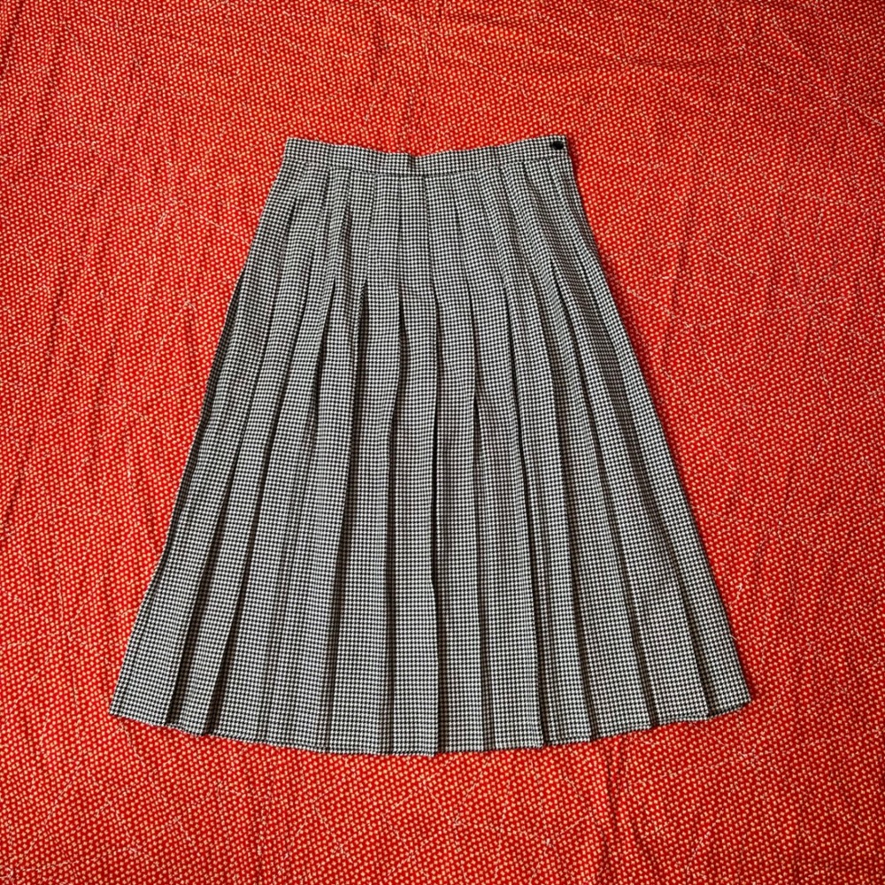 Vintage 1980s Talbots Wool Houndstooth Pleated plaid Skirt Black White M USA